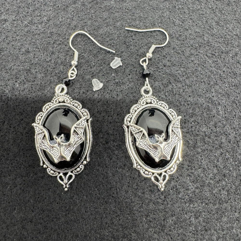 Gothic Bat Cameo Dangle Earrings Black Oval Silver Tone Halloween Vampire